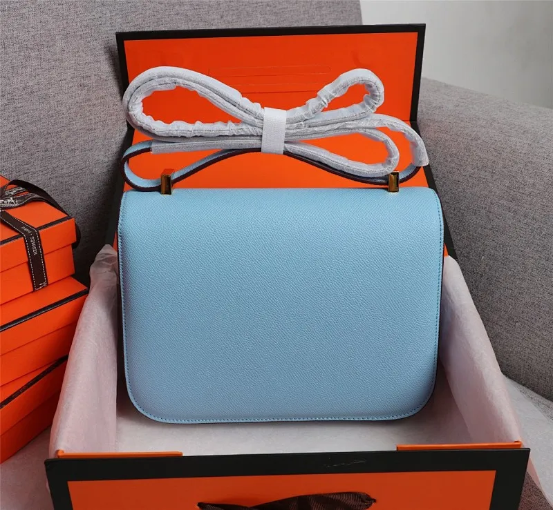 All categories Official website "Brand Women's Bags" Women's bags 💙 Hermes Hermès Made in France Large size 58002800 Small size 58002600 constance stewardess bag ☣️Genuine epsom leather pure steel silver-plated buckle Genuine leather source super good feel Accessories stainless steel laser logo perfect flip arc and three-dimensionality