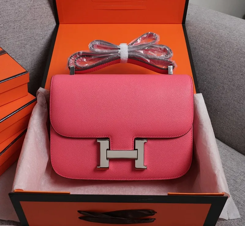 All categories Official website "Brand Women's Bags" Women's bags 💙 Hermes Hermès Made in France Large size 58002800 Small size 58002600 constance stewardess bag ☣️Genuine epsom leather pure steel silver-plated buckle Genuine leather source super good feel Accessories stainless steel laser logo perfect flip arc and three-dimensionality
