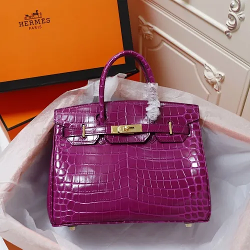 All Categories Official Website "Brand Women's Bags" Women's Bags 💙 Hermes (original order, new background) Hermes H Birkin glossy crocodile CK67 Vert Fonce 30cm 58004500 35cm 58004700 The most beautiful and classic high-gloss crocodile pattern among the favorites! Unique texture, pure steel