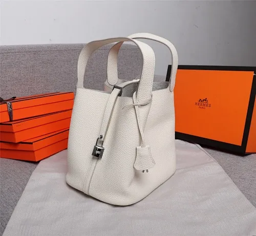 All Categories Official Website "Brand Women's Bags" Women's Bags 💙 Hermes 2022 official new Hermes women's hand-carrying cross-body dual-use bag wholesale Large size 58002300 Small size 58002150 High quality Size: Large size 22CM Small size 18CM