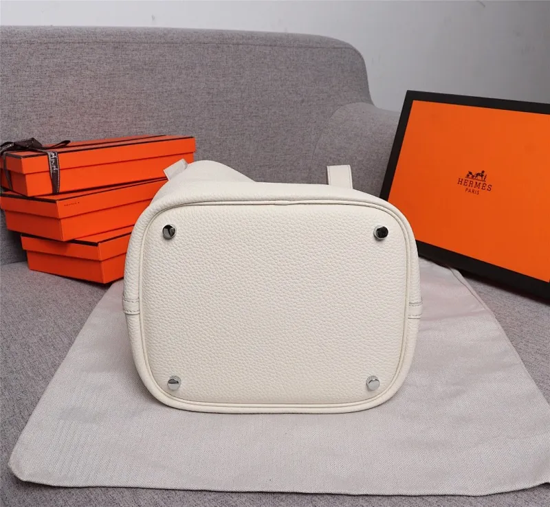 All Categories Official Website "Brand Women's Bags" Women's Bags 💙 Hermes 2022 official new Hermes women's hand-carrying cross-body dual-use bag wholesale Large size 58002300 Small size 58002150 High quality Size: Large size 22CM Small size 18CM