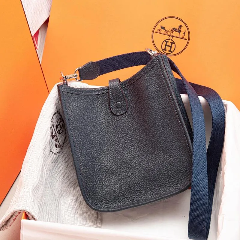 All categories Official website "Brand Women's Bags" Women's Bags 💙 Hermes 2022 official new Hermes evelyne mini bag wholesale imported cowhide 58002300 high quality size: 17CM