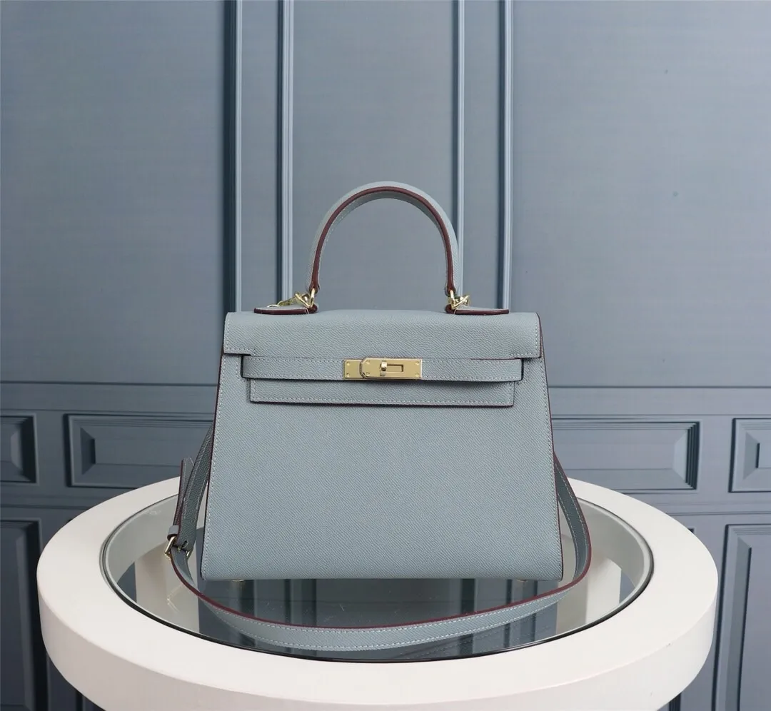 All Categories Official Website "Brand Women's Bags" Women's Bags 💙 Hermes 2022 official new Hermes women's hand-carrying cross-body dual-use bag wholesale cowhide palm print customization Large size 58002500 Medium size 58002300 Small size 58002300 High quality Size: Large size 28-22-10CM Medium size 25-17