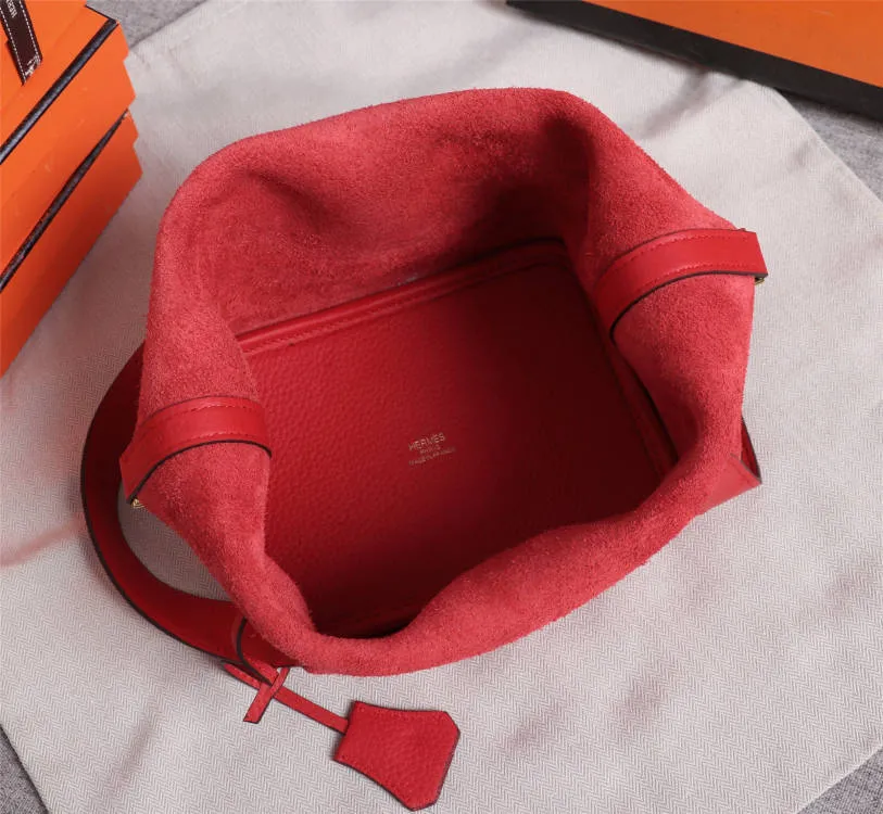 All Categories Official Website "Brand Women's Bags" Women's Bags 💙 Hermes 2022 Official New Hermès Vegetable Basket Women's Hand Crossbody Two-Purpose Bag Wholesale Large Size 58002300 Small Size 58002200 High Quality Size: Large Size 22CM Small Size 18CM