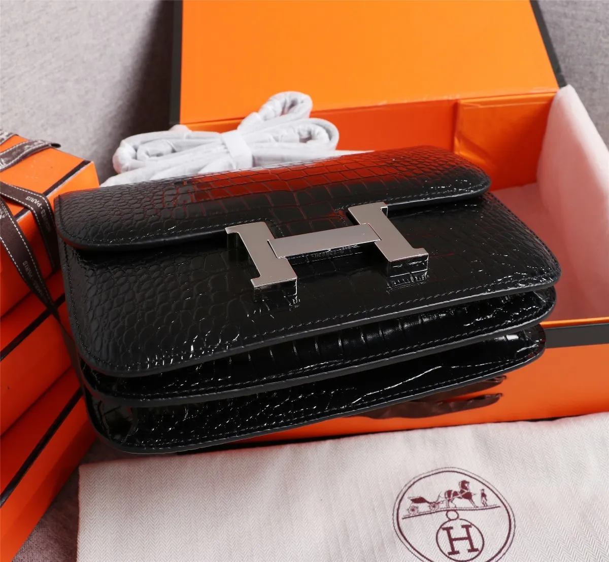All Categories Official Website "Brand Women's Bags" Women's Bags 💙 Hermes Hermès Made in France - Constance stewardess bag ☣️Crocodile pattern pure steel plated hardware buckle Genuine leather source super good feel Accessories stainless steel laser logo perfect flip arc and three-dimensional sense High-end pure handmade customization 🔮Quality recommendation ‼ ️Size: 23-6-17