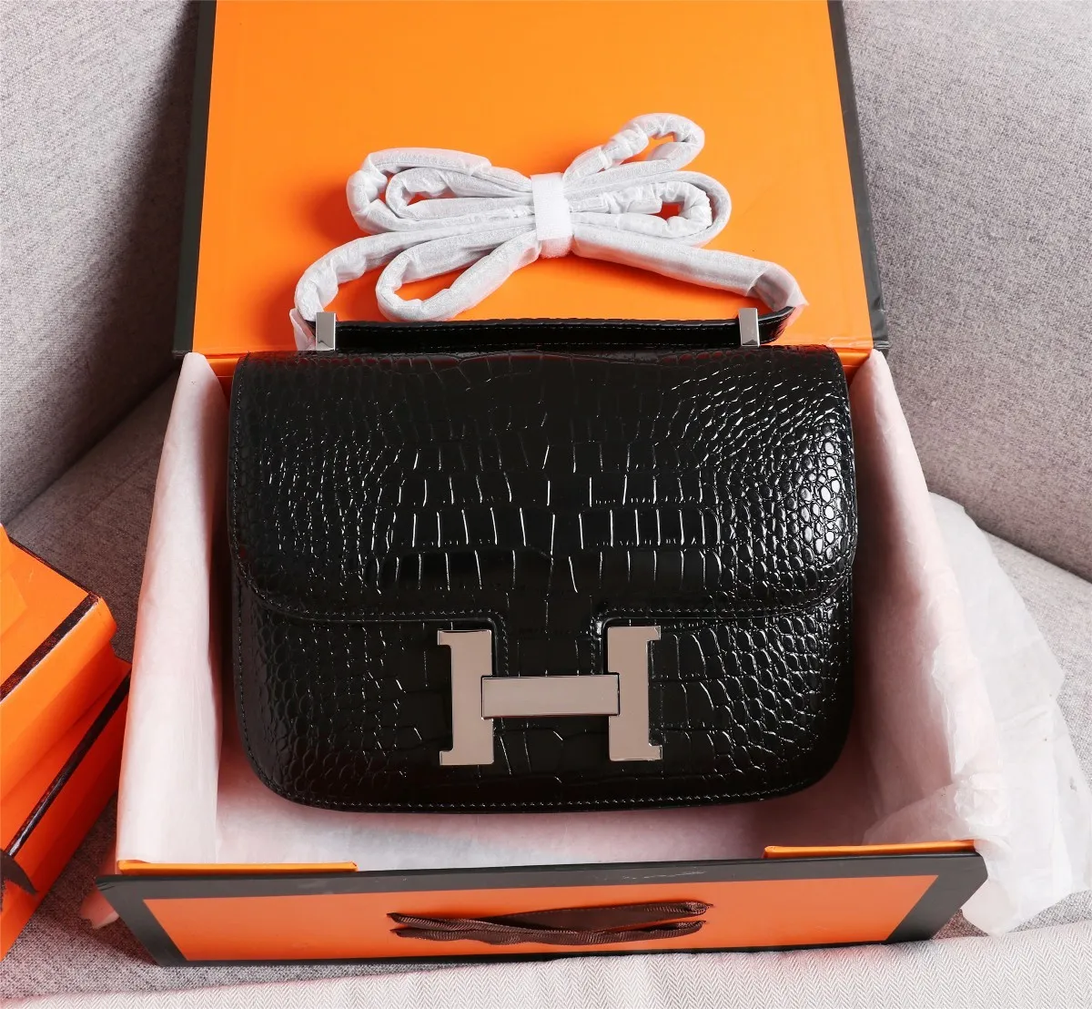 All Categories Official Website "Brand Women's Bags" Women's Bags 💙 Hermes Hermès Made in France - Constance stewardess bag ☣️Crocodile pattern pure steel plated hardware buckle Genuine leather source super good feel Accessories stainless steel laser logo perfect flip arc and three-dimensional sense High-end pure handmade customization 🔮Quality recommendation ‼ ️Size: 23-6-17