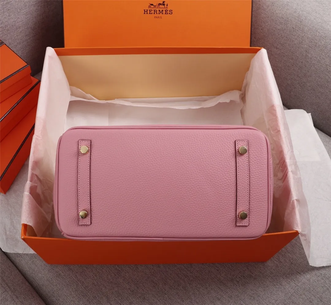 All categories Official website "Brand Women's Bags" Women's Bags 💙 Hermes 2022 Official New Hermès Platinum First Layer Lychee Pattern Handbag Original Calfskin Outside and Sheepskin Goat Pattern Wholesale Small Size 58002800 Medium Size 58003000 Large Size 58003200 High Quality Size: Small 25CM Medium 30C