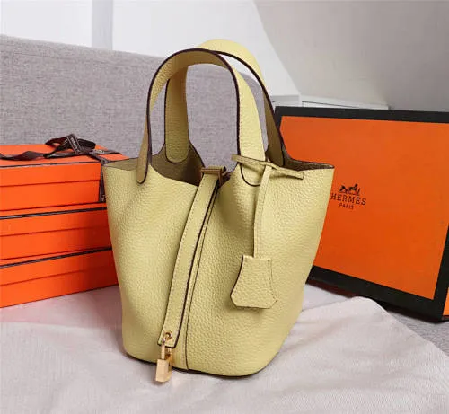 All Categories Official Website "Brand Women's Bags" Women's Bags 💙 Hermes Small Size 58002400 Large Size 58002600 We are all repeat customers. If you can only bring one bag when traveling, it must be the Hermès vegetable basket picotin... Reason: ️The bag shape is casual and elegant, and it can be easily matched with many clothes worn when traveling.