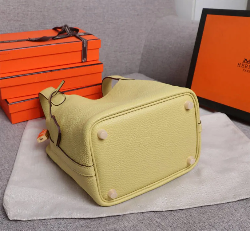 All Categories Official Website "Brand Women's Bags" Women's Bags 💙 Hermes Small Size 58002400 Large Size 58002600 We are all repeat customers. If you can only bring one bag when traveling, it must be the Hermès vegetable basket picotin... Reason: ️The bag shape is casual and elegant, and it can be easily matched with many clothes worn when traveling.