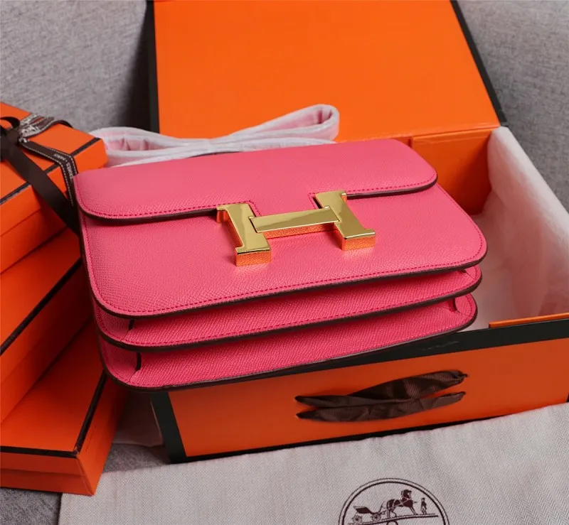 All categories Official website "Brand Women's Bags" Women's bags 💙 Hermes Hermès Made in France Large size 58002800 Small size 58002600 constance stewardess bag ☣️Genuine epsom leather pure steel silver-plated buckle Genuine leather source super good feel Accessories stainless steel laser logo perfect flip arc and three-dimensionality