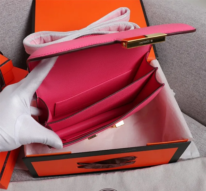 All categories Official website "Brand Women's Bags" Women's bags 💙 Hermes Hermès Made in France Large size 58002800 Small size 58002600 constance stewardess bag ☣️Genuine epsom leather pure steel silver-plated buckle Genuine leather source super good feel Accessories stainless steel laser logo perfect flip arc and three-dimensionality