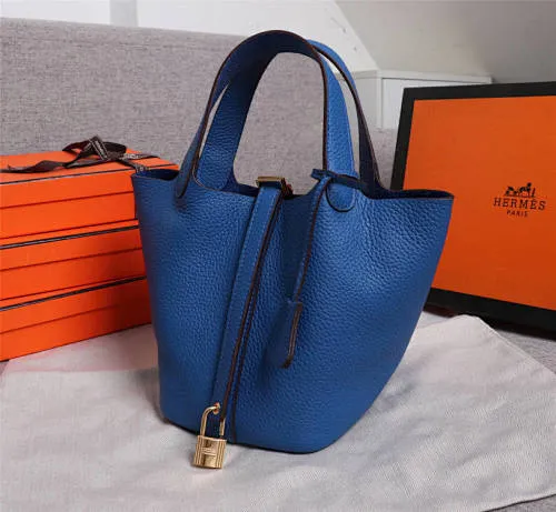All Categories Official Website "Brand Women's Bags" Women's Bags 💙 Hermes Small Size 58002400 Large Size 58002600 We are all repeat customers. If you can only bring one bag when traveling, it must be the Hermès vegetable basket picotin... Reason: ️The bag shape is casual and elegant, and it can be easily matched with many clothes worn when traveling.