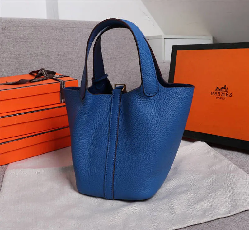 All Categories Official Website "Brand Women's Bags" Women's Bags 💙 Hermes Small Size 58002400 Large Size 58002600 We are all repeat customers. If you can only bring one bag when traveling, it must be the Hermès vegetable basket picotin... Reason: ️The bag shape is casual and elegant, and it can be easily matched with many clothes worn when traveling.