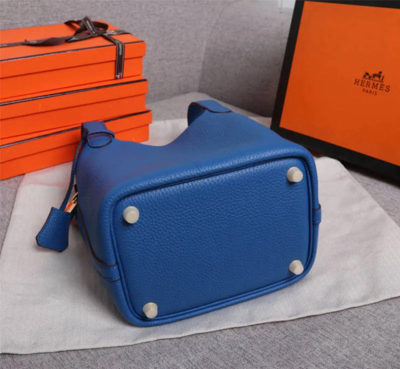 All Categories Official Website "Brand Women's Bags" Women's Bags 💙 Hermes Small Size 58002400 Large Size 58002600 We are all repeat customers. If you can only bring one bag when traveling, it must be the Hermès vegetable basket picotin... Reason: ️The bag shape is casual and elegant, and it can be easily matched with many clothes worn when traveling.