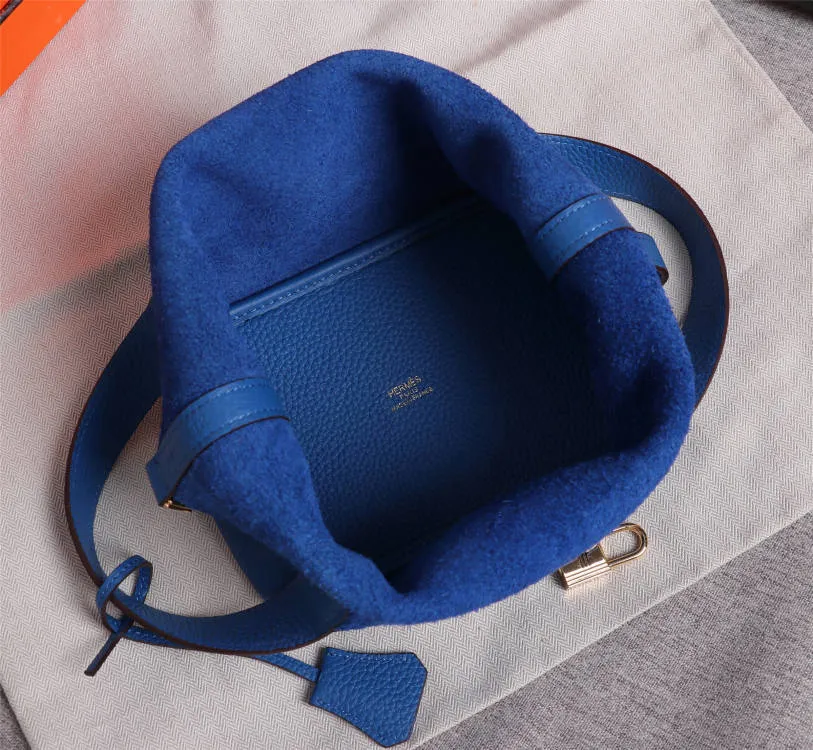 All Categories Official Website "Brand Women's Bags" Women's Bags 💙 Hermes Small Size 58002400 Large Size 58002600 We are all repeat customers. If you can only bring one bag when traveling, it must be the Hermès vegetable basket picotin... Reason: ️The bag shape is casual and elegant, and it can be easily matched with many clothes worn when traveling.