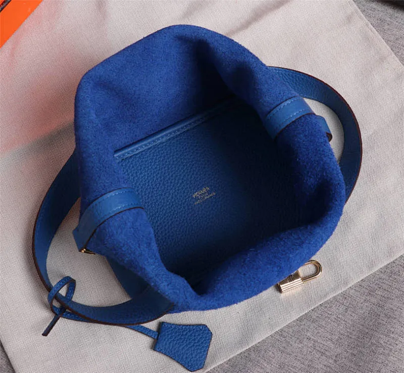 All Categories Official Website "Brand Women's Bags" Women's Bags 💙 Hermes Small Size 58002400 Large Size 58002600 We are all repeat customers. If you can only bring one bag when traveling, it must be the Hermès vegetable basket picotin... Reason: ️The bag shape is casual and elegant, and it can be easily matched with many clothes worn when traveling.