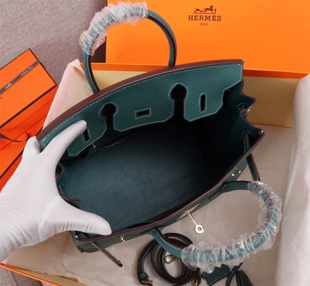 All Categories Official Website "Brand Women's Bags" Women's Bags 💙 Hermes (exclusive factory code, goat pattern inside) Hermès Hermès platinum first layer with lychee pattern, not common in the market, inside zipper puller, copper lock with logo, 25cm 58002800 30cm 58003000 35cm 58003200 五