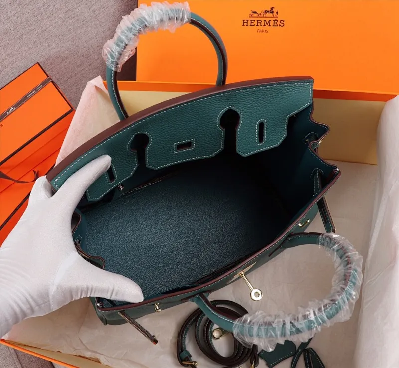 All Categories Official Website "Brand Women's Bags" Women's Bags 💙 Hermes (exclusive factory code, goat pattern inside) Hermès Hermès platinum first layer with lychee pattern, not common in the market, inside zipper puller, copper lock with logo, 25cm 58002800 30cm 58003000 35cm 58003200 五