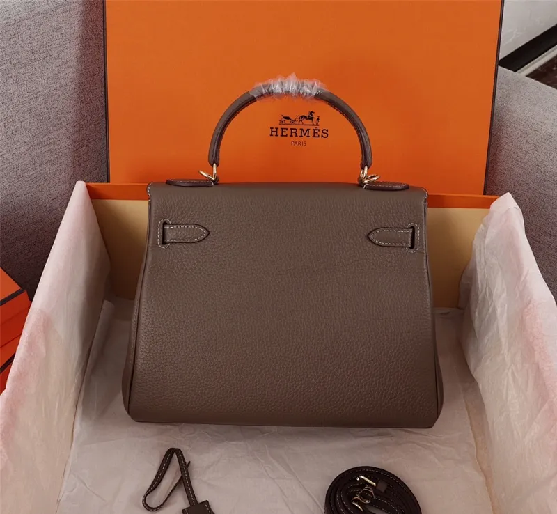 All Categories Official Website "Brand Women's Bags" Women's Bags 💙 Hermes 2022 Official New Hermes Kelly Original Princess Bag Original Calfskin Outside Sheepskin Goat Pattern Wholesale Small Size 58002700 Medium Size 58002900 Large Size 58003200 High Quality Size: Small 25CM Medium 28CM
