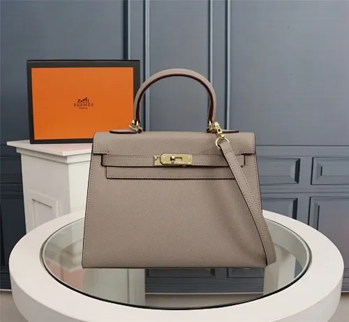 All Categories Official Website "Brand Women's Bags" Women's Bags 💙 Hermes 2022 official new Hermes women's hand-carrying cross-body dual-use bag wholesale cowhide palm print customization Large size 58002500 Medium size 58002300 Small size 58002300 High quality Size: Large size 28-22-10CM Medium size 25-17