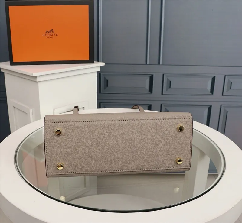 All Categories Official Website "Brand Women's Bags" Women's Bags 💙 Hermes 2022 official new Hermes women's hand-carrying cross-body dual-use bag wholesale cowhide palm print customization Large size 58002500 Medium size 58002300 Small size 58002300 High quality Size: Large size 28-22-10CM Medium size 25-17