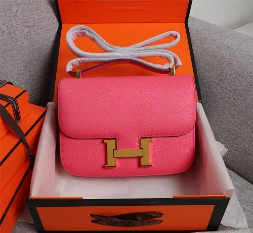 All categories Official website "Brand Women's Bags" Women's Bags 💙 Hermes 2022 Official New Hermès Women's Crossbody Bag Wholesale Genuine Epsom leather Pure steel silver-plated buckle Large size 58002500 Small size 58002300 High quality Size: Large size 22-6-17CM Small size 19-5-14.5CM
