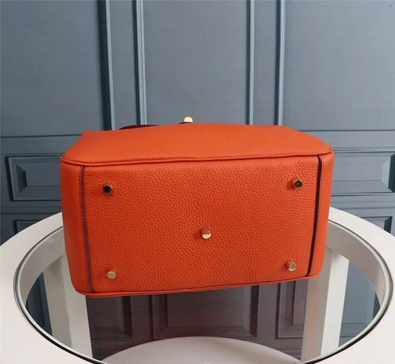 All categories Official website "Brand Women's Bags" Women's Bags 💙 Hermes 2022 official new Hermès lindy bag wholesale small size 58004000 large size 58004200 high quality size: small size 26CM large size 30CM