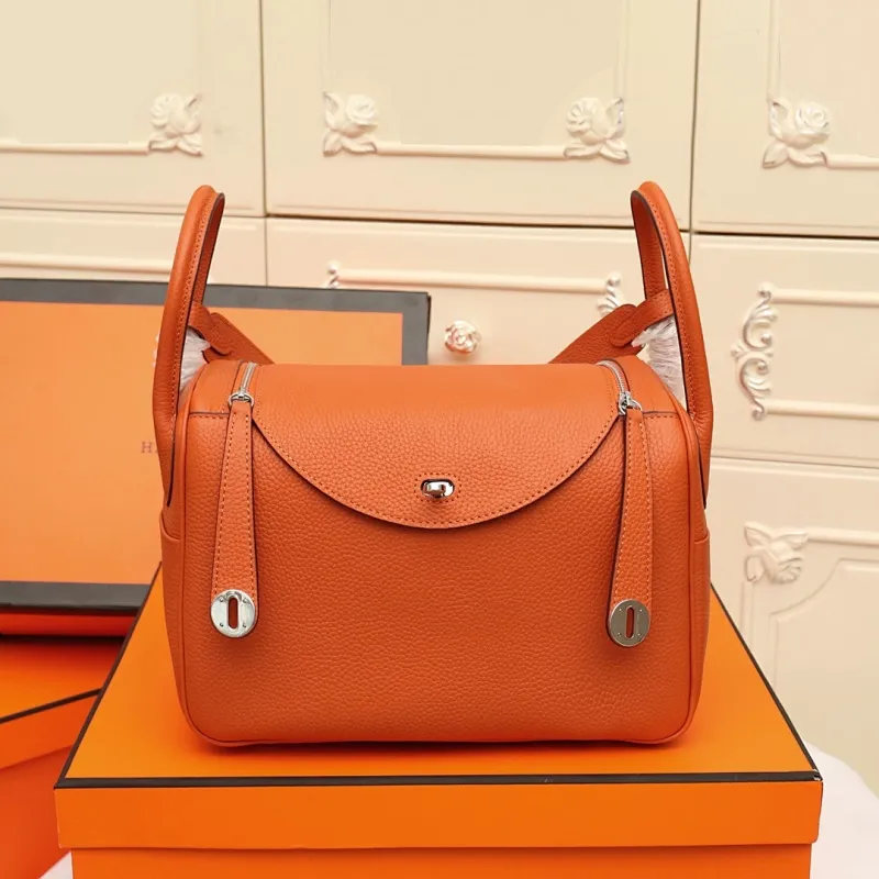 All categories Official website "Brand Women's Bags" Women's Bags 💙 Hermes 2022 official new Hermès lindy bag wholesale small size 58004000 large size 58004200 high quality size: small size 26CM large size 30CM