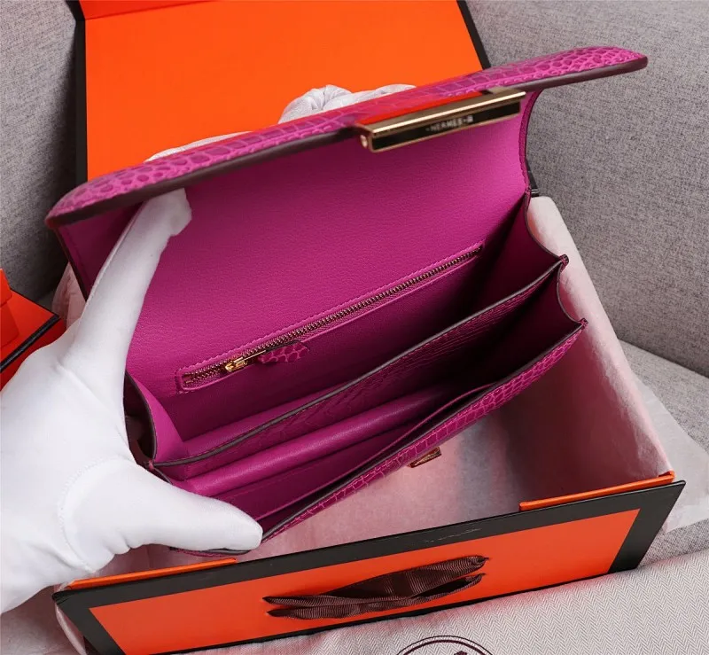 All Categories Official Website "Brand Women's Bags" Women's Bags 💙 Hermes Hermès Made in France - Constance stewardess bag ☣️Crocodile pattern pure steel plated hardware buckle Genuine leather source super good feel Accessories stainless steel laser logo perfect flip arc and three-dimensional sense High-end pure handmade customization 🔮Quality recommendation ‼ ️Size: 23-6-17