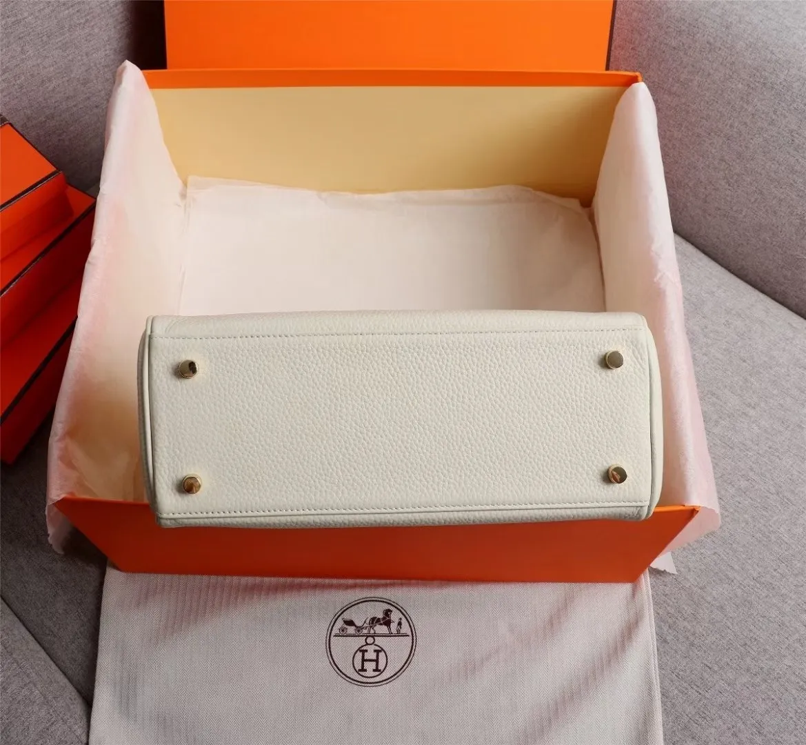 All Categories Official Website "Brand Women's Bags" Women's Bags 💙 Hermes Kelly Original Princess Bag (exclusive factory code) three sizes in stock. 25cm 58002700 28cm 58002900 32cm 58003200 Top configuration, original factory workmanship, original hardware, guaranteed to never fade, original calf leather outer