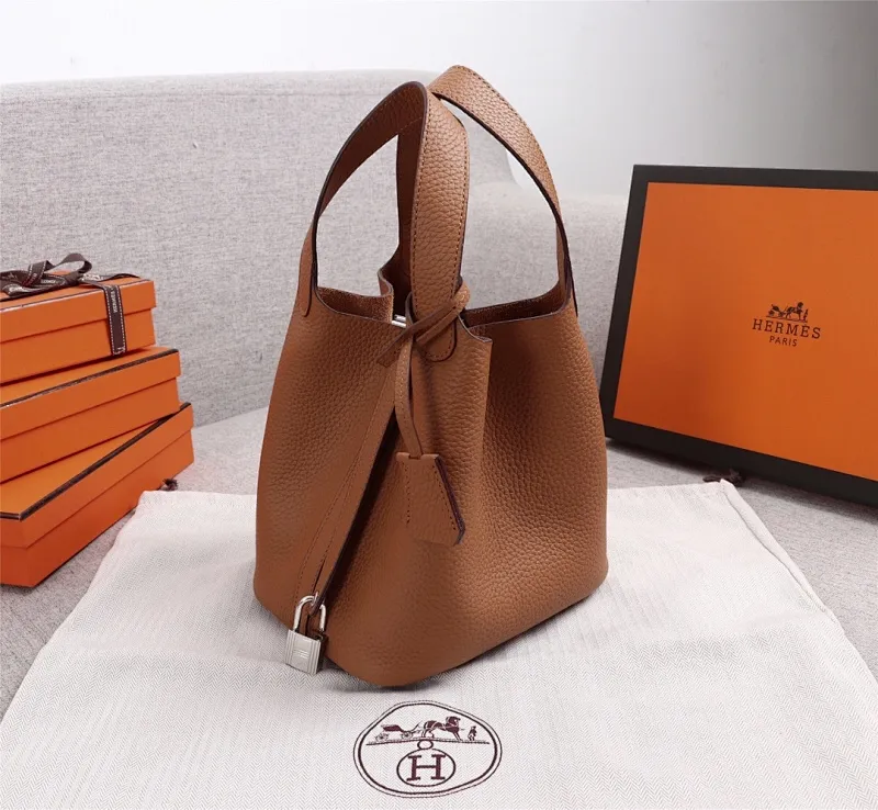 All Categories Official Website "Brand Women's Bags" Women's Bags 💙 Hermes Small Size 58002300 Large Size 58002500 We are all repeat customers. If you can only bring one bag when traveling, it must be the Hermès vegetable basket picotin... Reason: ️The bag shape is casual and elegant, and it can be easily matched with many clothes worn when traveling.