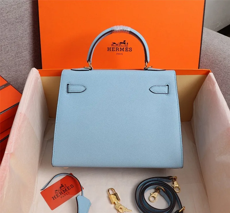 All Categories Official Website "Brand Women's Bags" Women's Bags 💙 Hermes 2022 official new Hermes women's hand-carrying cross-body dual-use bag wholesale cowhide palm print customization Large size 58002500 Medium size 58002300 Small size 58002300 High quality Size: Large size 28-22-10CM Medium size 25-17