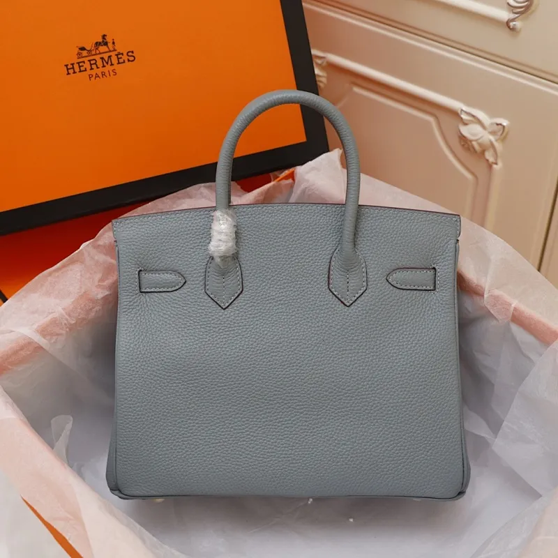 All Categories Official Website "Brand Women's Bags" Women's Bags 💙 Hermes (Platinum original single, new background) Hermès pebbled pattern 30cm 58003800 35cm 58004000 Imported first-layer calfskin 🏼No matter how small the details are, you can see them at a glance🏻Steel hardware, never fade🏻️➰We let the details speak for themselves
