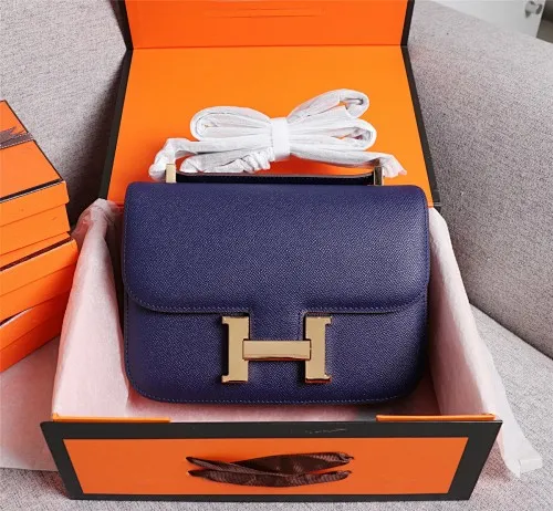All categories Official website "Brand Women's Bags" Women's Bags 💙 Hermes 2022 Official New Hermès Women's Crossbody Bag Wholesale Genuine Epsom leather Pure steel silver-plated buckle Large size 58002500 Small size 58002300 High quality Size: Large size 22-6-17CM Small size 19-5-14.5CM