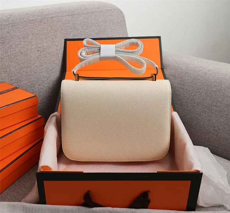 All categories Official website "Brand Women's Bags" Women's bags 💙 Hermes Hermès Made in France Large size 58002800 Small size 58002600 constance stewardess bag ☣️Genuine epsom leather pure steel silver-plated buckle Genuine leather source super good feel Accessories stainless steel laser logo perfect flip arc and three-dimensionality