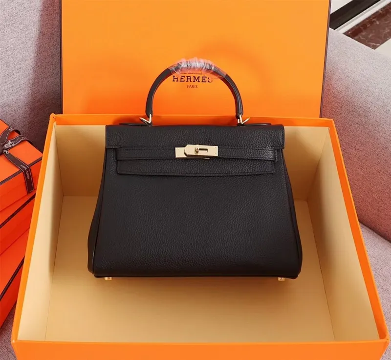 All Categories Official Website "Brand Women's Bags" Women's Bags 💙 Hermes Kelly Original Princess Bag (exclusive factory code) three sizes in stock. 25cm 58002700 28cm 58002900 32cm 58003200 Top configuration, original factory workmanship, original hardware, guaranteed to never fade, original calf leather outer