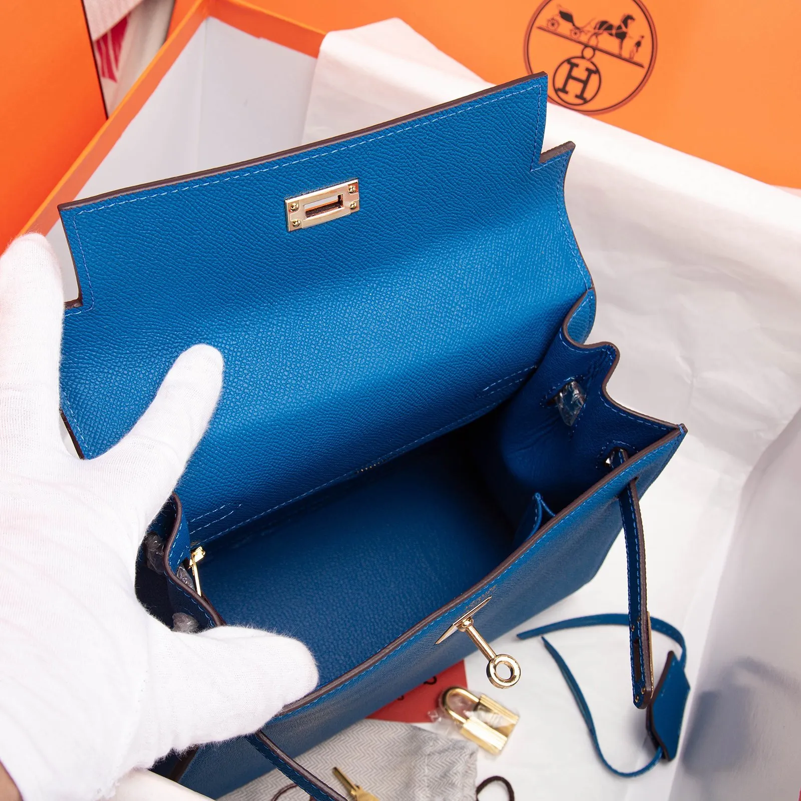 All Categories Official Website "Brand Women's Bags" Women's Bags 💙 Hermes 2022 Official New Hermès Women's Hand-Crossbody Two-Purpose Bag Wholesale Cowhide Palm Print Large Size 58002500 Small Size 58002300 High Quality Size: Large Size 28-22-10CM Small Size 25-17-7CM