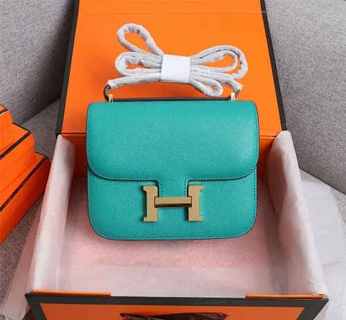 All categories Official website "Brand Women's Bags" Women's Bags 💙 Hermes 2022 Official New Hermès Women's Crossbody Bag Wholesale Genuine Epsom leather Pure steel silver-plated buckle Large size 58002500 Small size 58002300 High quality Size: Large size 22-6-17CM Small size 19-5-14.5CM