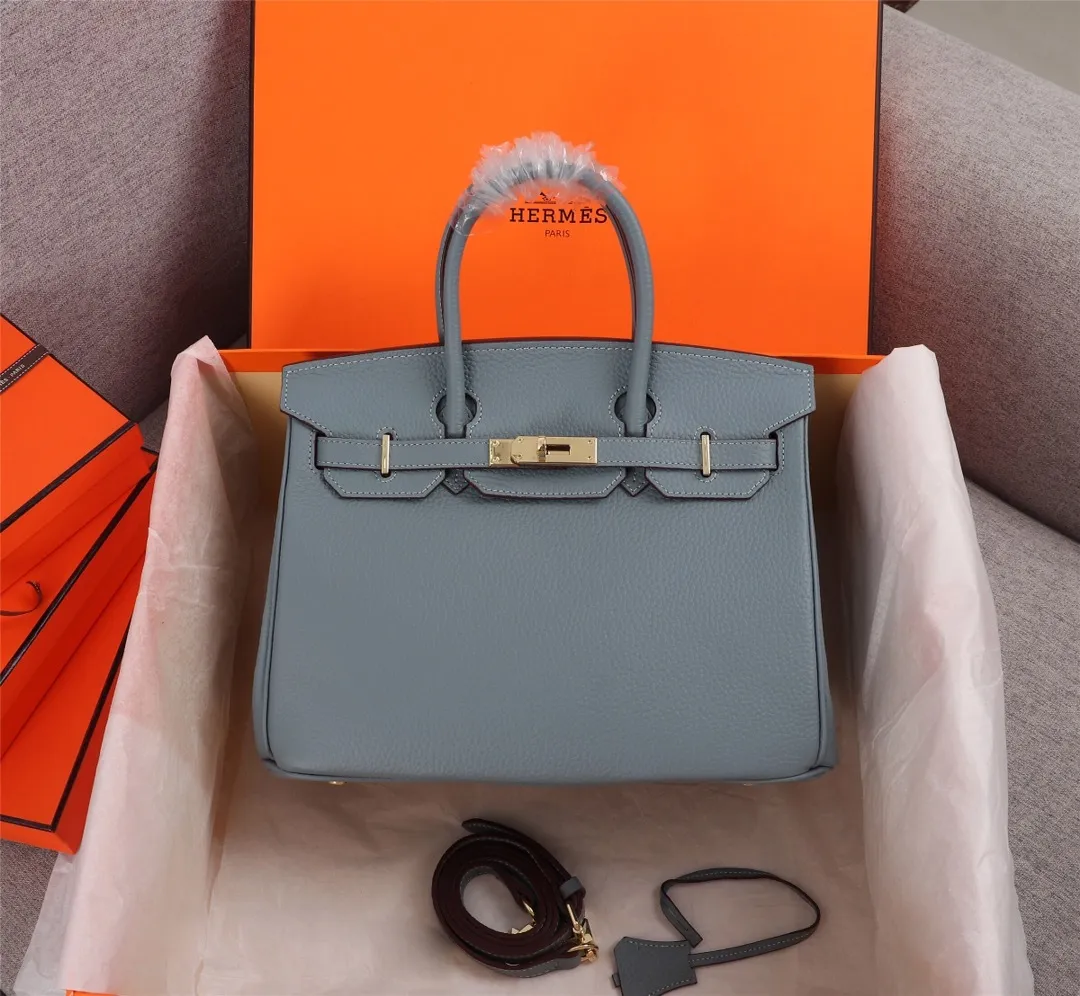 All categories Official website "Brand Women's Bags" Women's Bags 💙 Hermes 2022 Official New Hermès Platinum First Layer Lychee Pattern Handbag Original Calfskin Outside and Sheepskin Goat Pattern Wholesale Small Size 58002800 Medium Size 58003000 Large Size 58003200 High Quality Size: Small 25CM Medium 30C