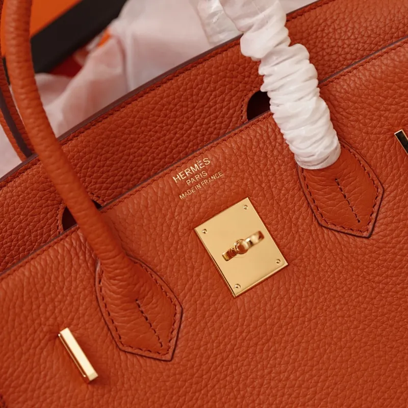 All Categories Official Website "Brand Women's Bags" Women's Bags 💙 Hermes (Platinum original single, new background) Hermès pebbled pattern 30cm 58003800 35cm 58004000 Imported first-layer calfskin 🏼No matter how small the details are, you can see them at a glance🏻Steel hardware, never fade🏻️➰We let the details speak for themselves