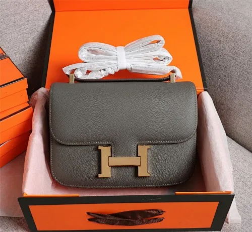 All categories Official website "Brand Women's Bags" Women's bags 💙 Hermes Hermès Made in France Large size 58002800 Small size 58002600 constance stewardess bag ☣️Genuine epsom leather pure steel silver-plated buckle Genuine leather source super good feel Accessories stainless steel laser logo perfect flip arc and three-dimensionality