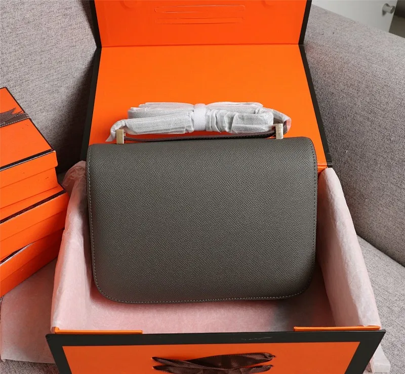 All categories Official website "Brand Women's Bags" Women's bags 💙 Hermes Hermès Made in France Large size 58002800 Small size 58002600 constance stewardess bag ☣️Genuine epsom leather pure steel silver-plated buckle Genuine leather source super good feel Accessories stainless steel laser logo perfect flip arc and three-dimensionality