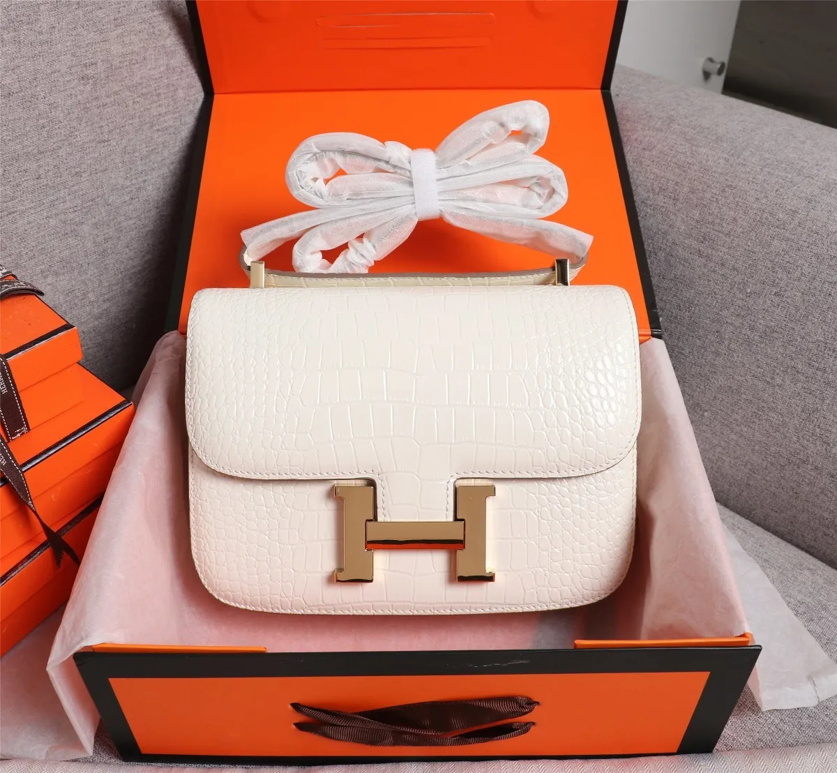 All Categories Official Website "Brand Women's Bags" Women's Bags 💙 Hermes Hermès Made in France - Constance stewardess bag ☣️Crocodile pattern pure steel plated hardware buckle Genuine leather source super good feel Accessories stainless steel laser logo perfect flip arc and three-dimensional sense High-end pure handmade customization 🔮Quality recommendation ‼ ️Size: 23-6-17