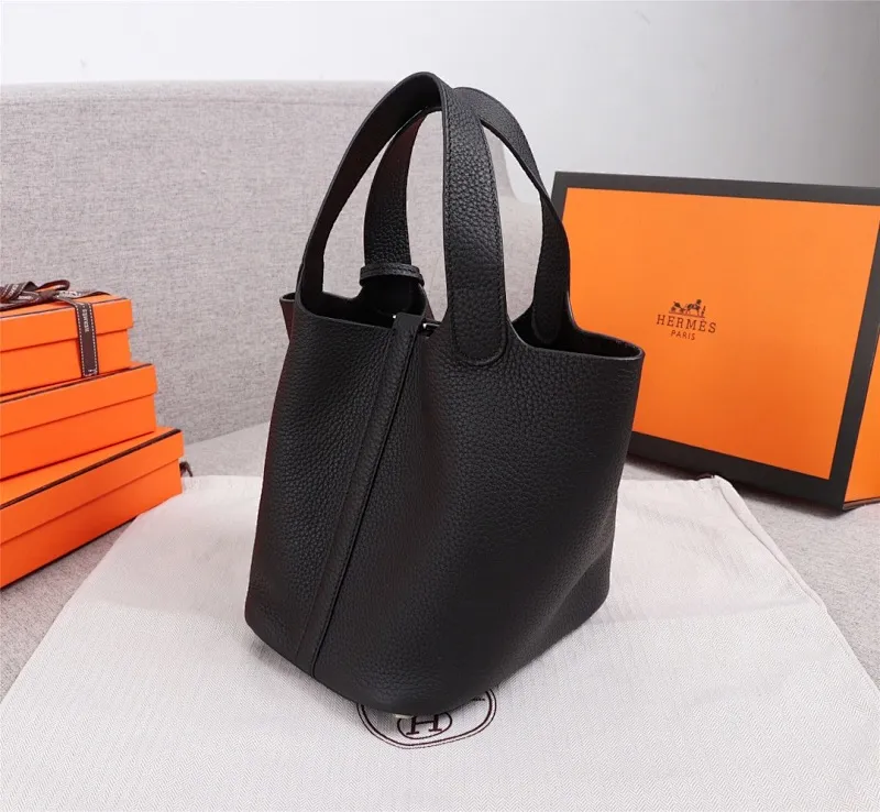 All Categories Official Website "Brand Women's Bags" Women's Bags 💙 Hermes Small Size 58002300 Large Size 58002500 We are all repeat customers. If you can only bring one bag when traveling, it must be the Hermès vegetable basket picotin... Reason: ️The bag shape is casual and elegant, and it can be easily matched with many clothes worn when traveling.