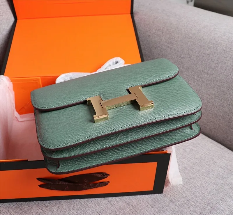 All categories Official website "Brand Women's Bags" Women's bags 💙 Hermes Hermès Made in France Large size 58002800 Small size 58002600 constance stewardess bag ☣️Genuine epsom leather pure steel silver-plated buckle Genuine leather source super good feel Accessories stainless steel laser logo perfect flip arc and three-dimensionality