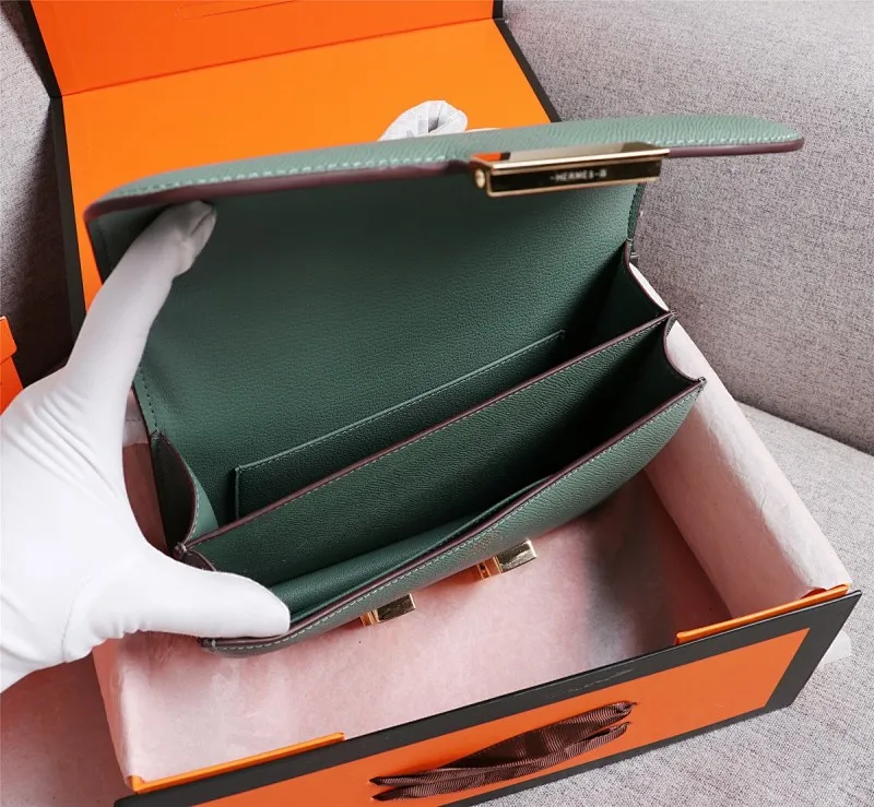 All categories Official website "Brand Women's Bags" Women's bags 💙 Hermes Hermès Made in France Large size 58002800 Small size 58002600 constance stewardess bag ☣️Genuine epsom leather pure steel silver-plated buckle Genuine leather source super good feel Accessories stainless steel laser logo perfect flip arc and three-dimensionality