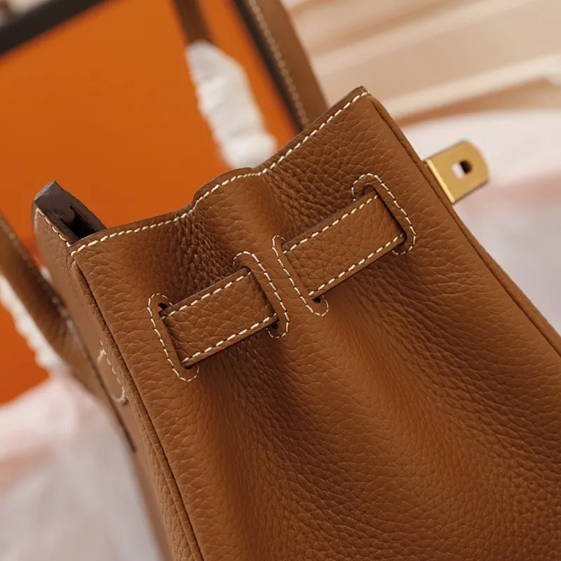 All Categories Official Website "Brand Women's Bags" Women's Bags 💙 Hermes (Platinum original single, new background) Hermès pebbled pattern 30cm 58003800 35cm 58004000 Imported first-layer calfskin 🏼No matter how small the details are, you can see them at a glance🏻Steel hardware, never fade🏻️➰We let the details speak for themselves