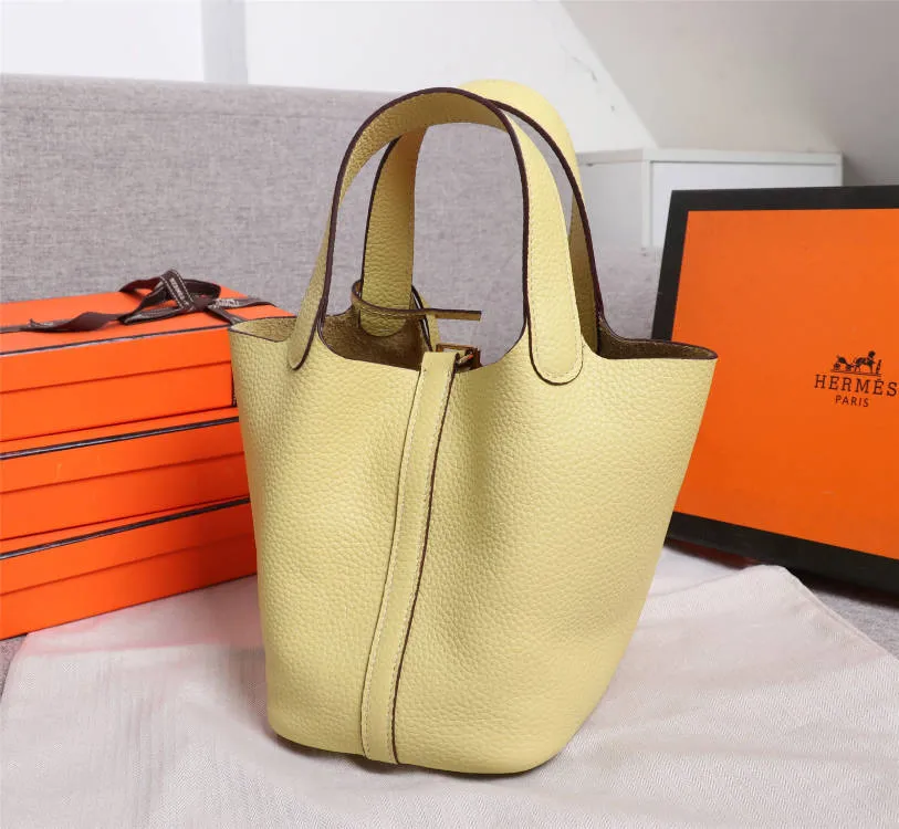 All Categories Official Website "Brand Women's Bags" Women's Bags 💙 Hermes 2022 Official New Hermès Vegetable Basket Women's Hand Crossbody Two-Purpose Bag Wholesale Large Size 58002300 Small Size 58002200 High Quality Size: Large Size 22CM Small Size 18CM