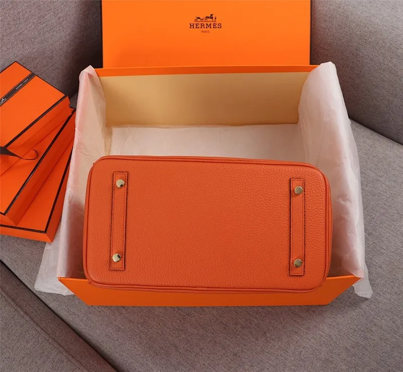 All Categories Official Website "Brand Women's Bags" Women's Bags 💙 Hermes (exclusive factory code, goat pattern inside) Hermès Hermès platinum first layer with lychee pattern, not common in the market, inside zipper puller, copper lock with logo, 25cm 58002800 30cm 58003000 35cm 58003200 五