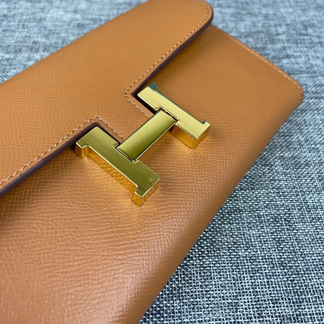 Hermes Constance Original Order p290💰 Model: 539 Palm Pattern Gold Buckle Size: 22*11cm Hermes🇫🇷Overseas🇫🇷Imported cowhide, soft and comfortable to the touch. Counter version, OEM code inside, original replica with gold hardware, exquisite and elegant, oil edge is straight and smooth🎈There are two large note slots, a zipper pocket, and 12 card slots🚚